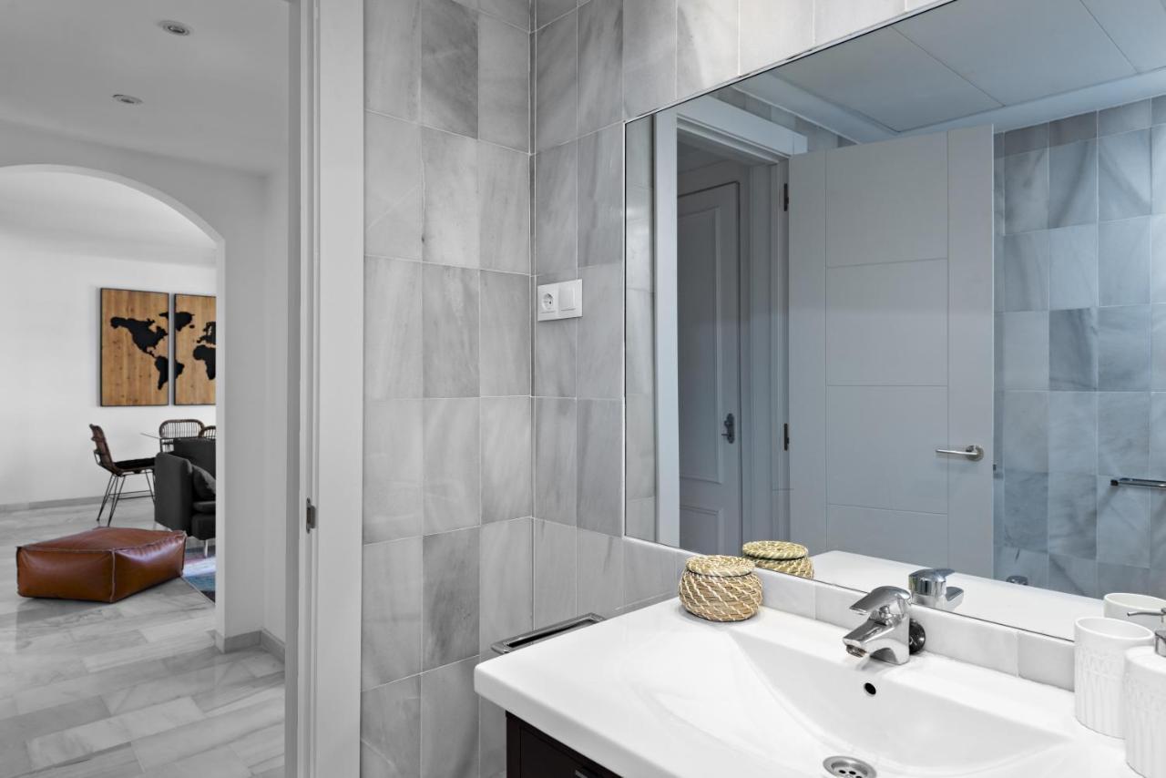 Two Bedroom In Puerto Banus With Terrace Apartment *