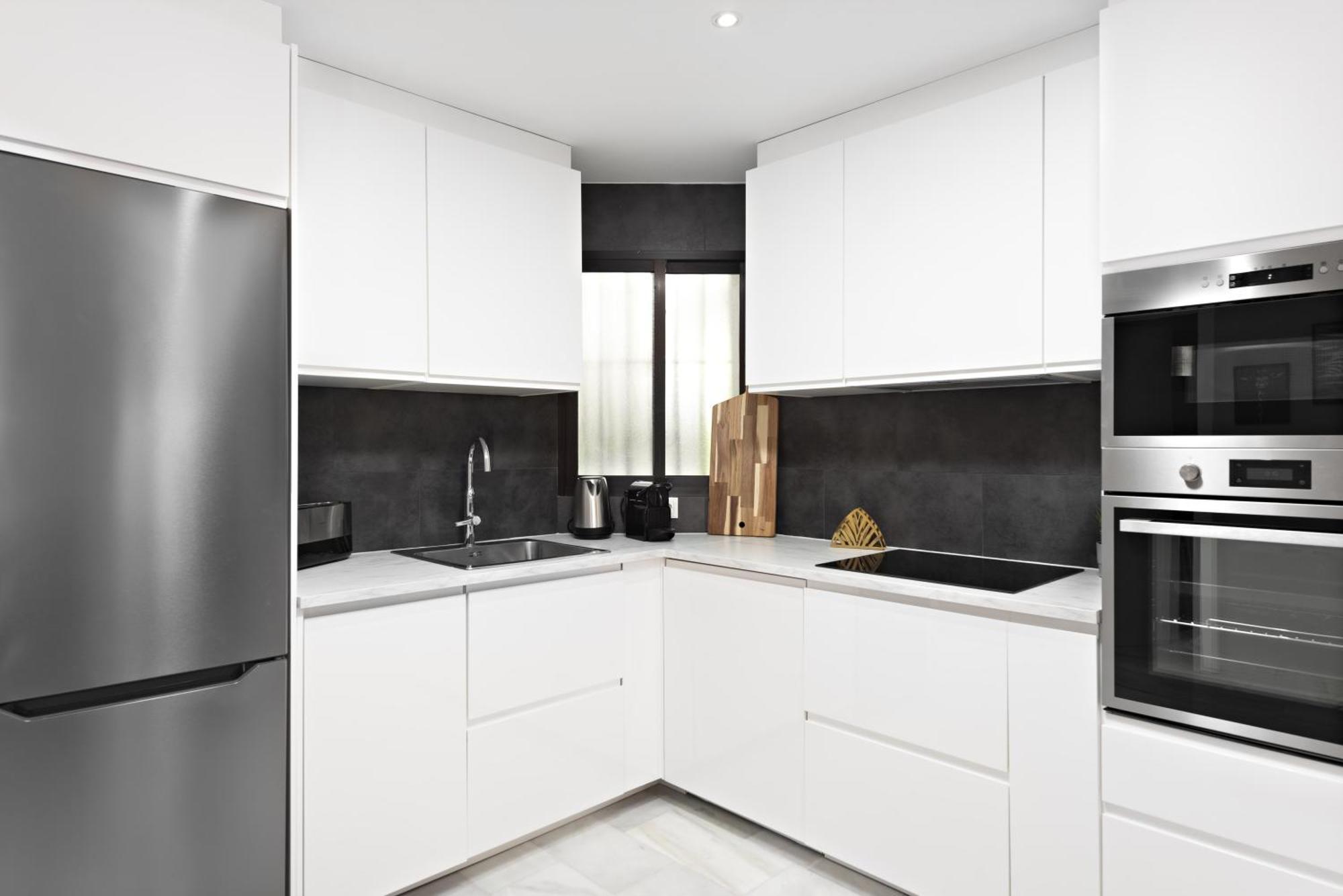 Two Bedroom In Puerto Banus With Terrace Apartment *